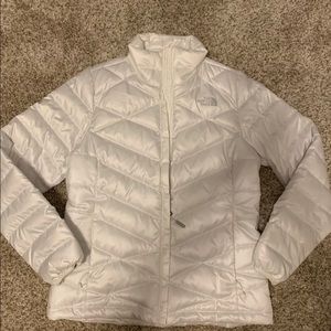 NWOT North Face Jacket White Size MEDIUM